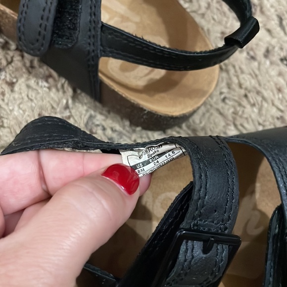 Barely worn OshKosh toddler sandals - Picture 8 of 8